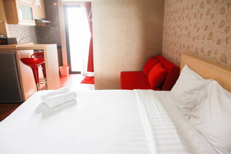 Comfortable Studio Kemang View Apartment