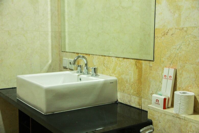 Luxurious 4br Essence Dharmawangsa Apartment