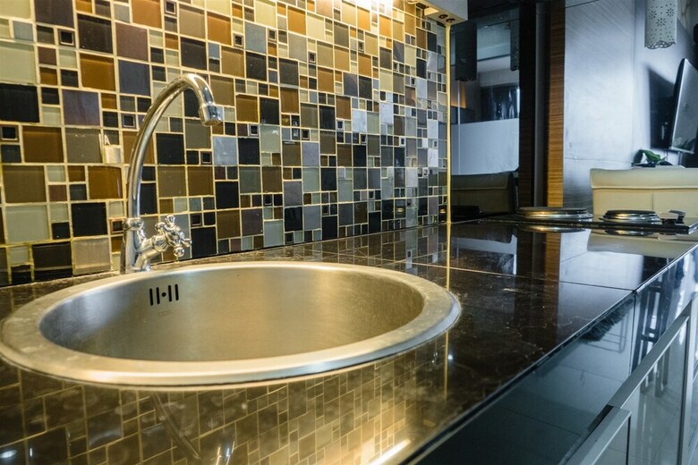 Luxurious 1br At Dago Suites Apartment