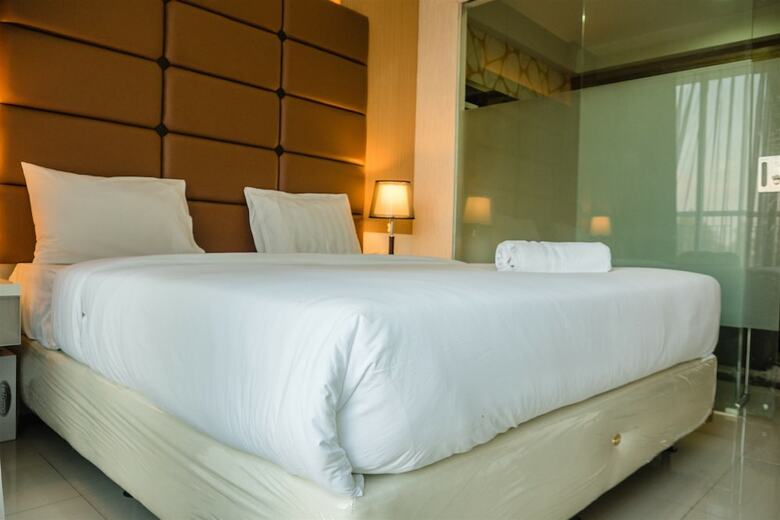 Luxurious 1br At Dago Suites Apartment