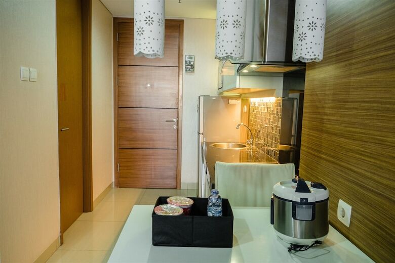 Luxurious 1br At Dago Suites Apartment