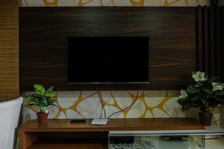 Luxurious 1br At Dago Suites Apartment