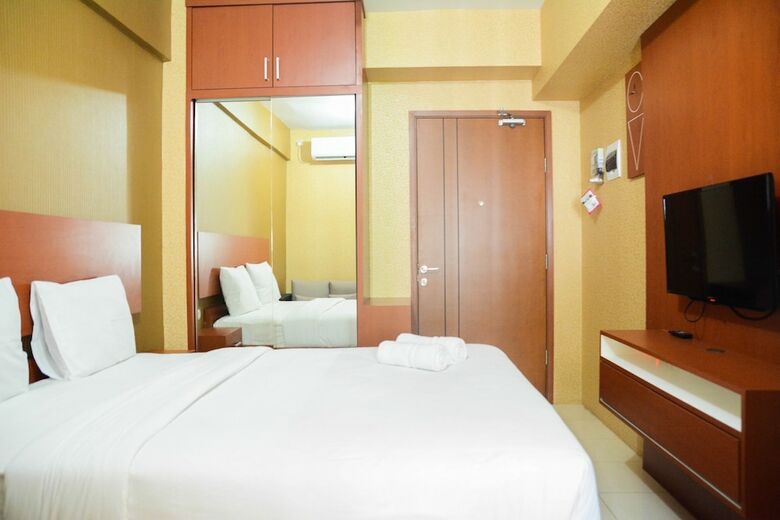 Parquette Studio Green Lake Apartment Near Ciputat