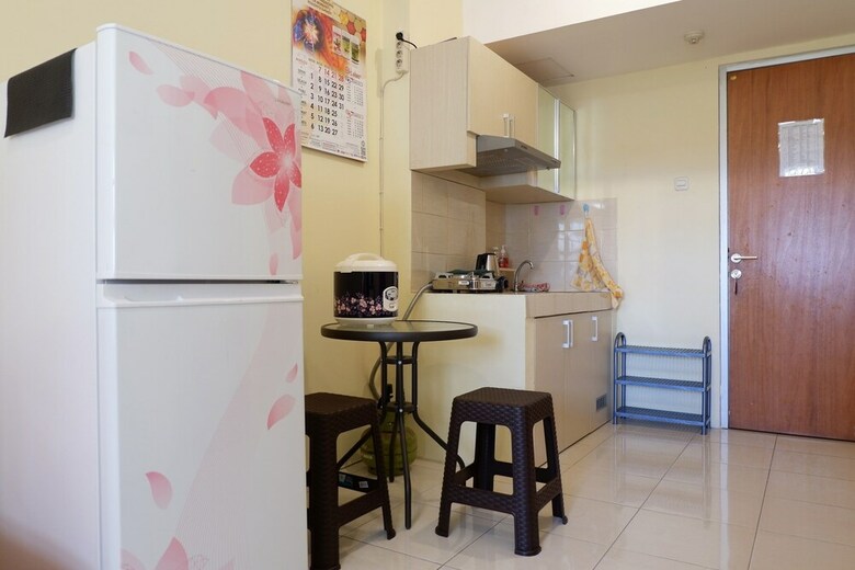 Homey 2br Apartment At Puncak Permai With Pool View