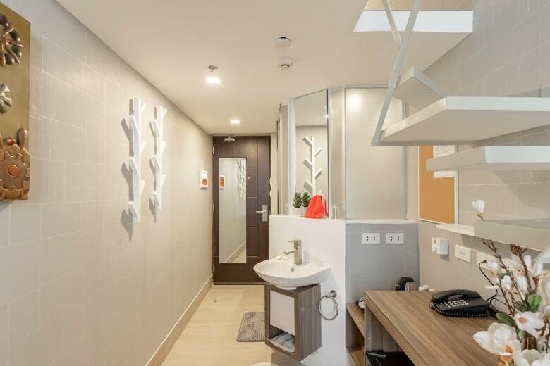 Hotel Zen Rooms Selah Pods Pasay