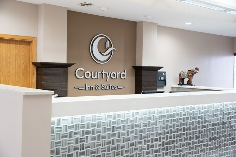 Hotel Courtyard Inn And Suites