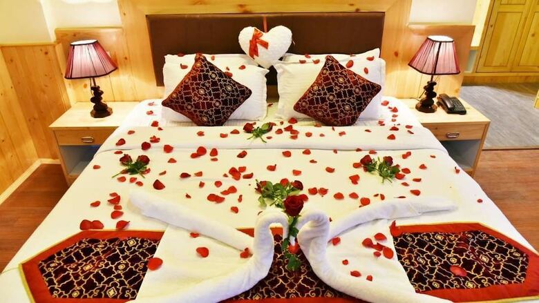 Hotel Whistling Pines Resorts And Spa