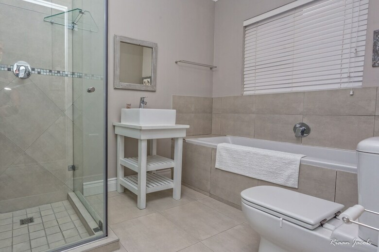 Gansbaai Seafront Holiday House: Ons C-huis