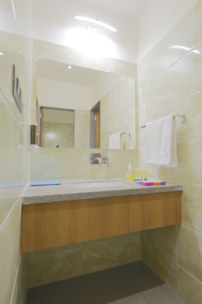 Hotel Vinnca Amba Suites