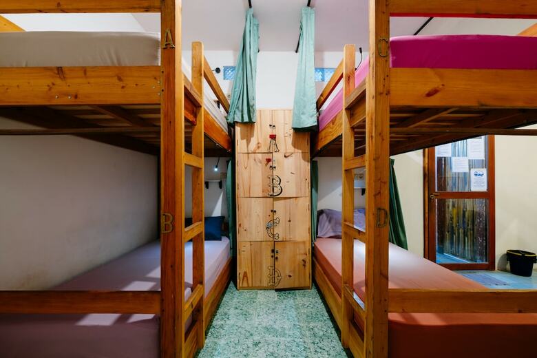 Hostal Good Karma Yogyakarta - Hostel