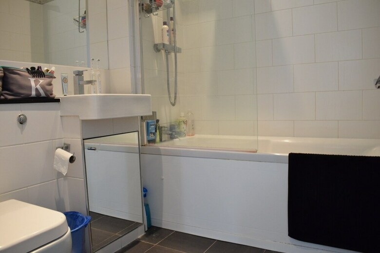 2 Bedroom Top Floor Apartment In Islington