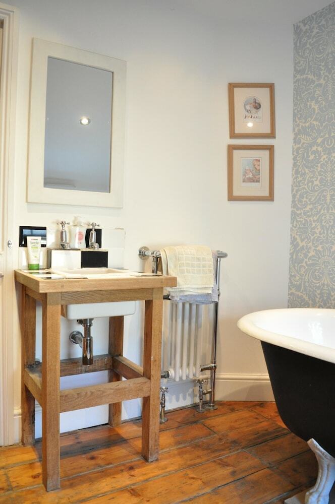 3 Bedroom Apartment In Clapham North