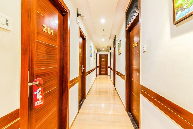 Fabhotel Empire Suites