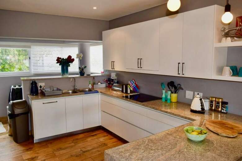 3 Bedroom House In Bantry Bay