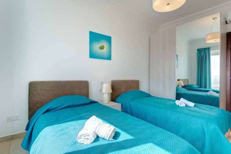 Seafront Lux Apartment Wt Pool, Upmarket Area