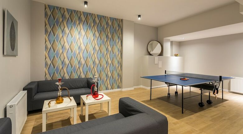 Apartments With Event Space & Jacuzzi