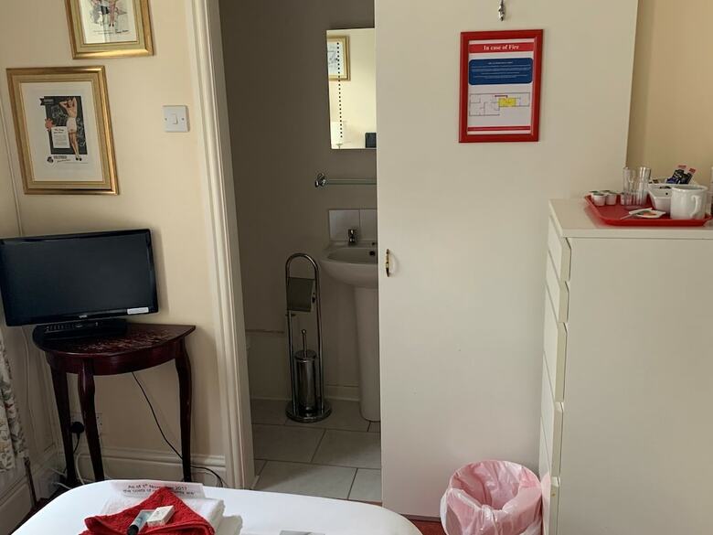 Scarlets Hotel