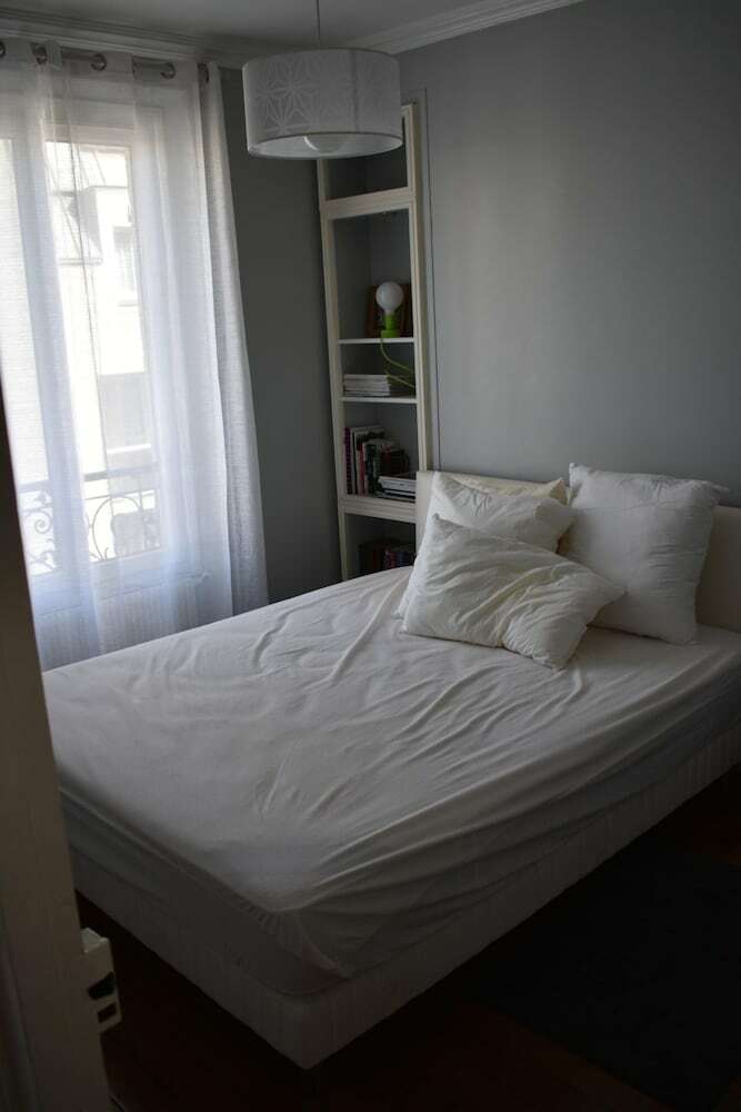 Large 1 Bedroom Apartment In Paris