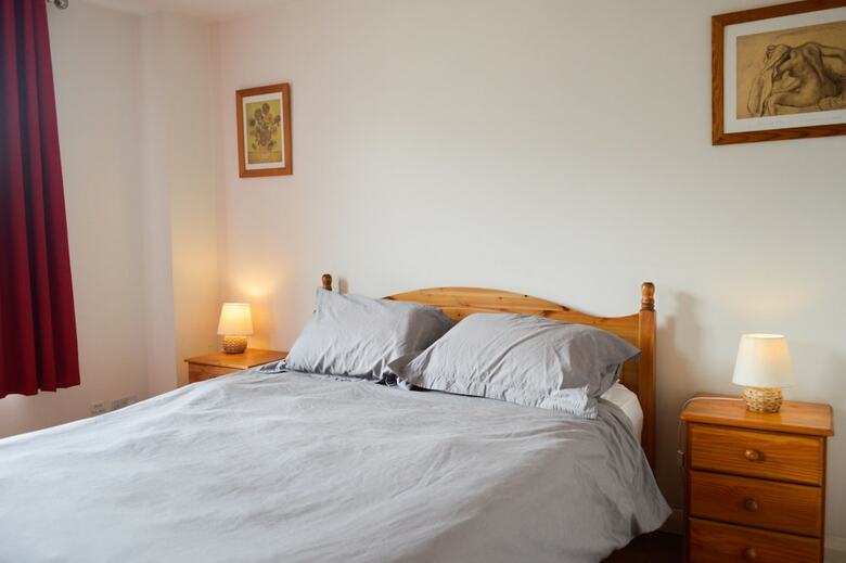 Modern 1 Bedroom Apartment With Balcony