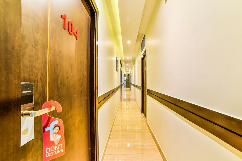 Hotel Fabexpress Gateway Inn