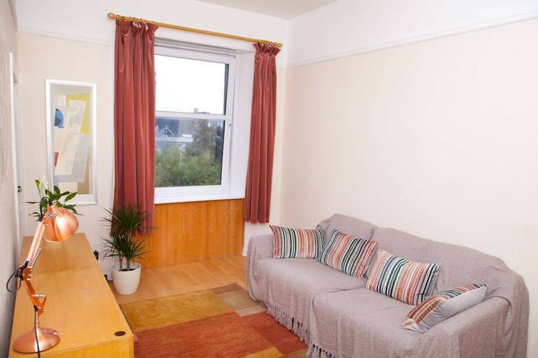 Bright 1 Bedroom Edinburgh Apartment