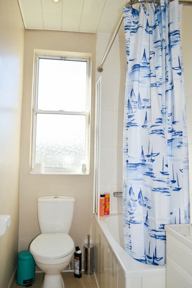 Modern 2 Bedroom Apartment In Central Edinburgh