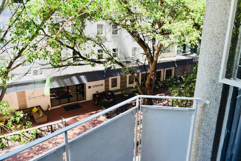 Central 1 Bedroom Apartment In Cape Town