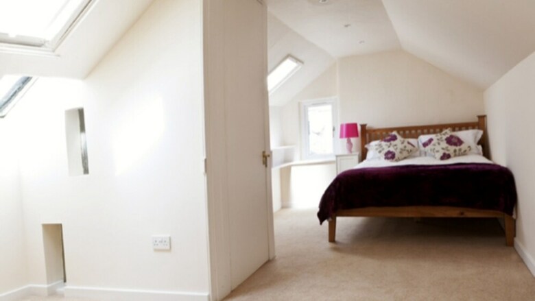 Spacious 4 Bedroom Apartment In Edinburgh