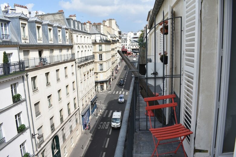 Charming 1 Bedroom Apartment With Balcony
