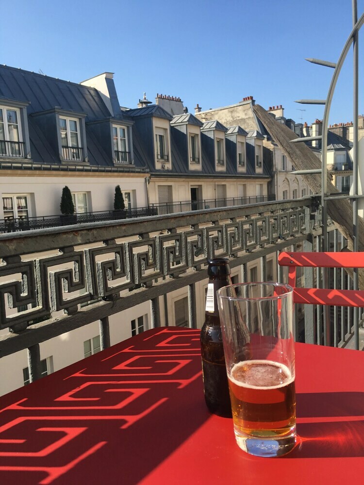 Charming 1 Bedroom Apartment With Balcony