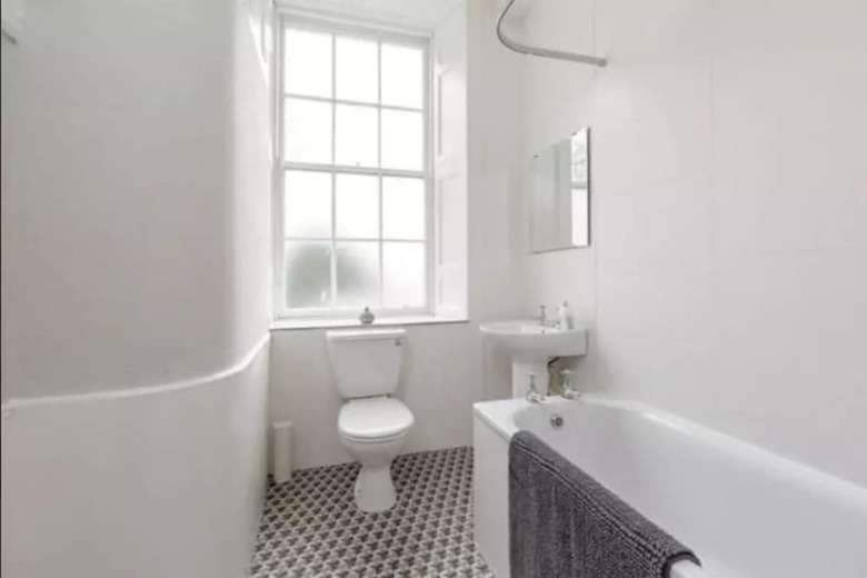 Spacious Elegant 4 Bedroom Apartment Close To Centre