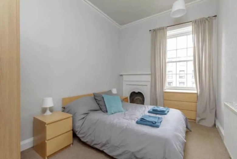 Spacious Elegant 4 Bedroom Apartment Close To Centre