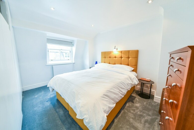Spacious 3 Bedrooms House In Central London