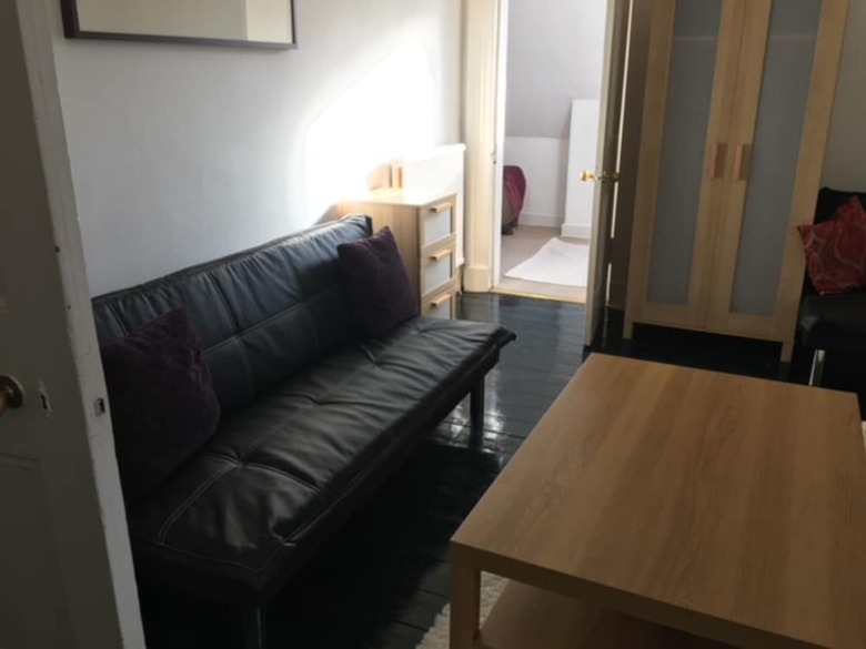 Spacious 4 Bedrooms Apartment In City Centre