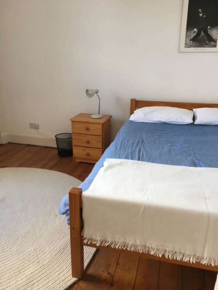 Spacious 4 Bedrooms Apartment In City Centre