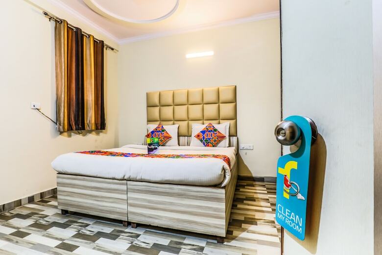 Fabhotel Clink