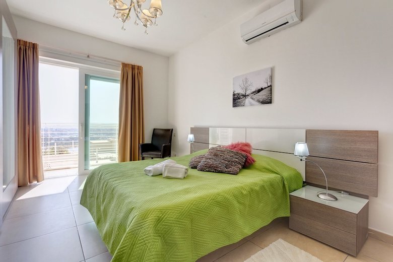 Seafront Lux Apart Inc Pool, Upmarket Area