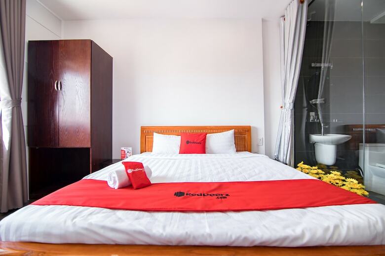 Hotel Reddoorz Plus Near Hoang Van Thu Park 2