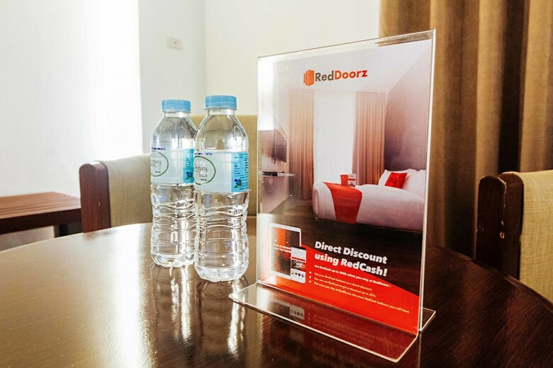 Hostal Reddoorz Plus Near Mango Avenue Cebu