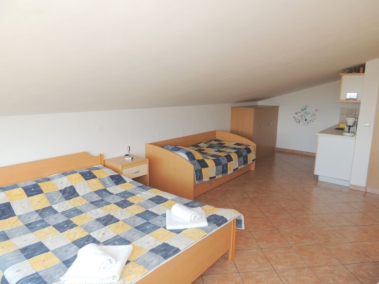 Hotel Apartment And Rooms Brzac