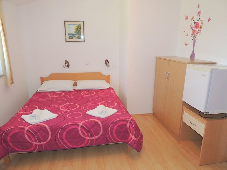 Hotel Apartment And Rooms Brzac