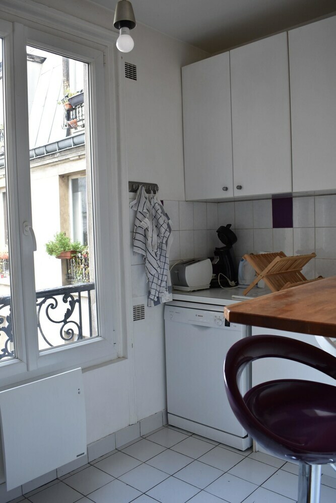 Spacious 1 Bedroom Apartment In 10th Arrondissement