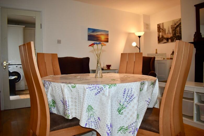 Traditional 3 Bedroom House In Dublin