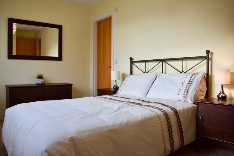 Modern 2 Bedroom Apartment Near The City Centre