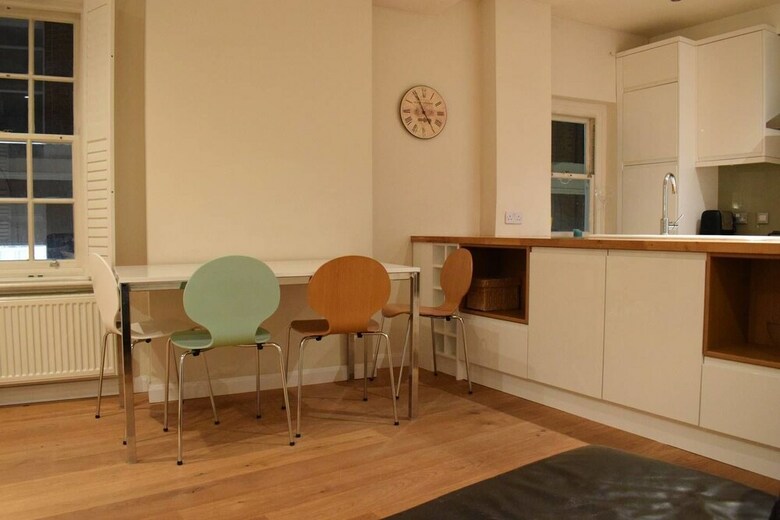2 Bedroom Apartment In Central London