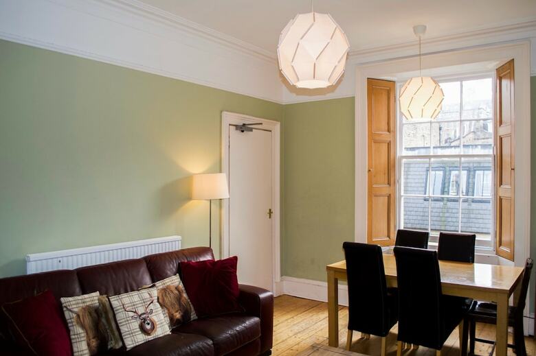 Apartamentos Spacious 4 Bedroom New Town Home
