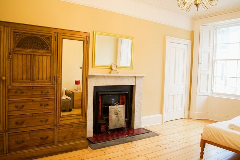 Apartamentos Spacious 4 Bedroom New Town Home