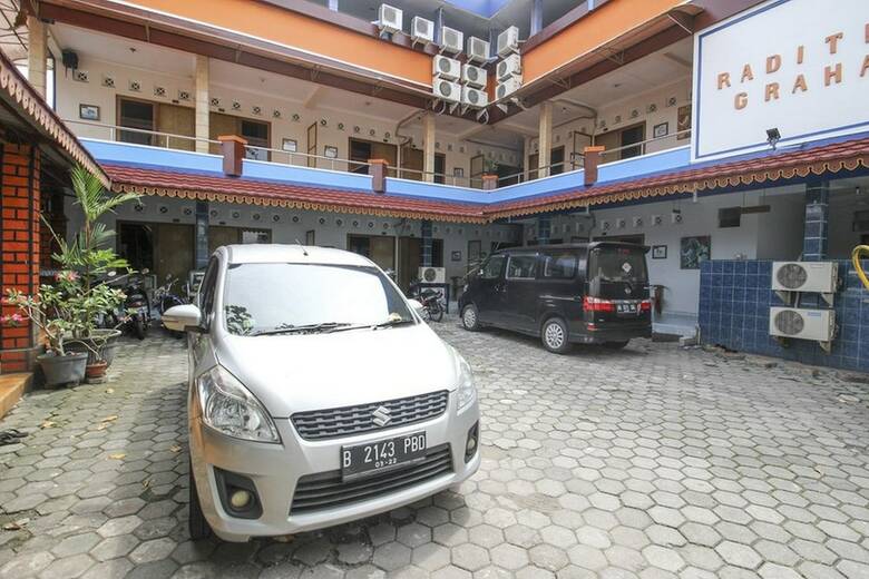 Hotel Reddoorz @ Jalan Menteri Supeno