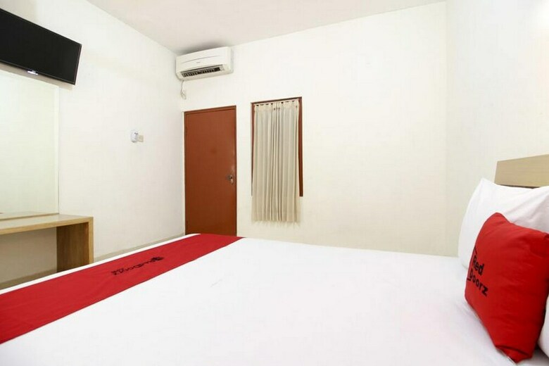 Hotel Reddoorz @ Jalan Menteri Supeno