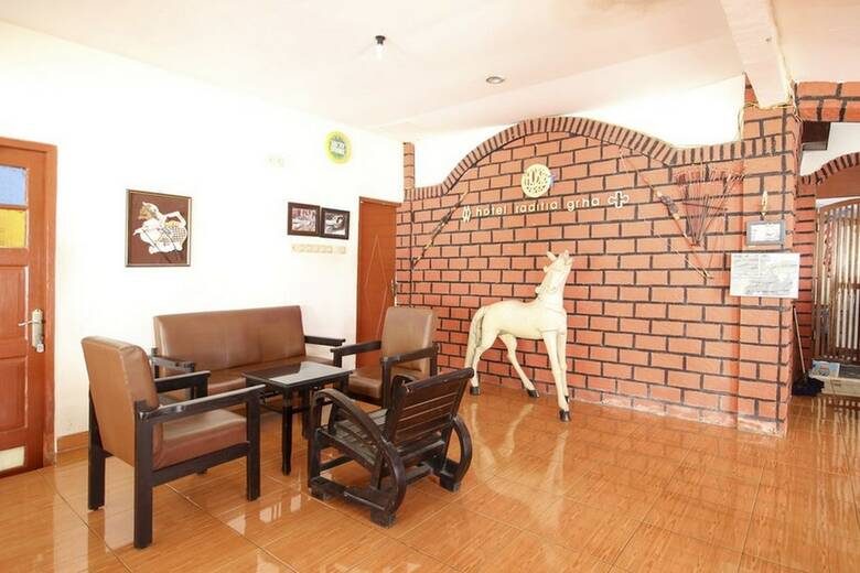 Hotel Reddoorz @ Jalan Menteri Supeno